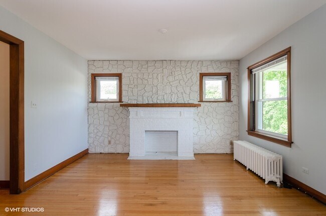 Building Photo - 1311 W Thorndale Ave