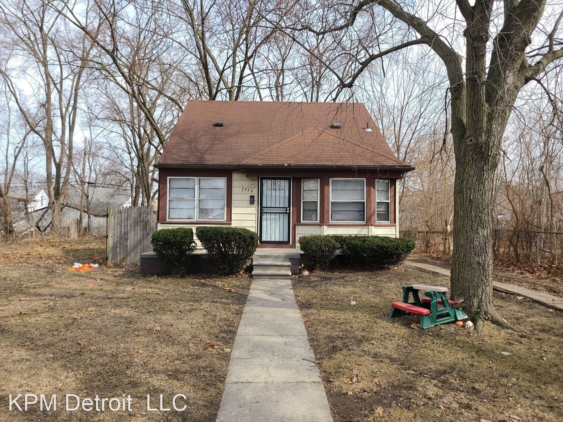 Primary Photo - 3 br, 1 bath House - 7434 Clayburn st