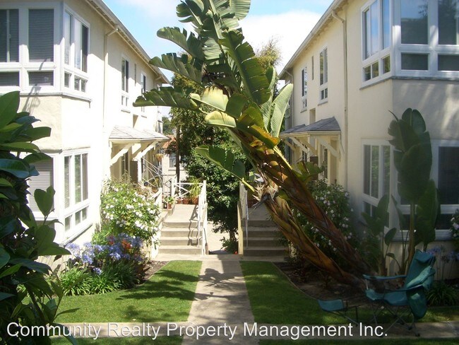 Building Photo - 2554 Ivy Dr
