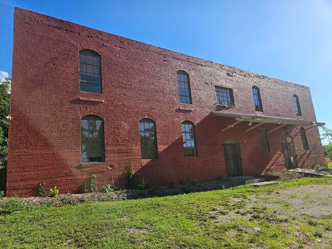Foto del edificio - 1303 W College St