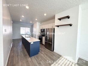 Building Photo - 1092 E Vessel Ct