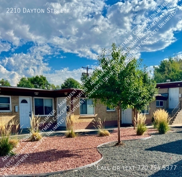 Foto principal - 2210 Dayton St