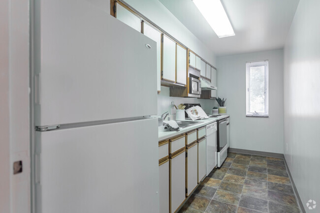 Kitchen - Kenmawr Apartments