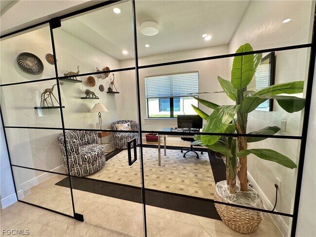 Foto del edificio - 12454 Kentwood Ave