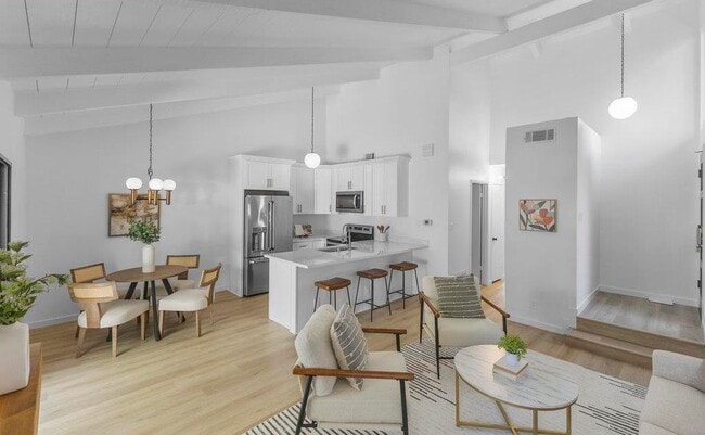 Building Photo - 2408 Westcliffe Ln