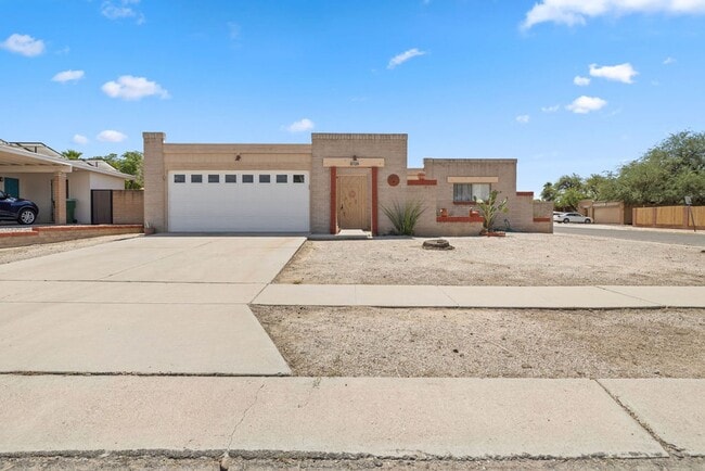 Building Photo - Southeast 3 Bedroom 2 Bath Home with No HOA