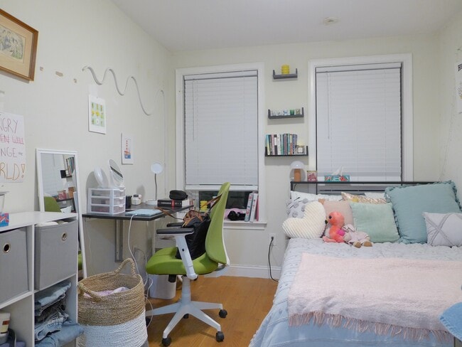 Building Photo - 36 Sussex St