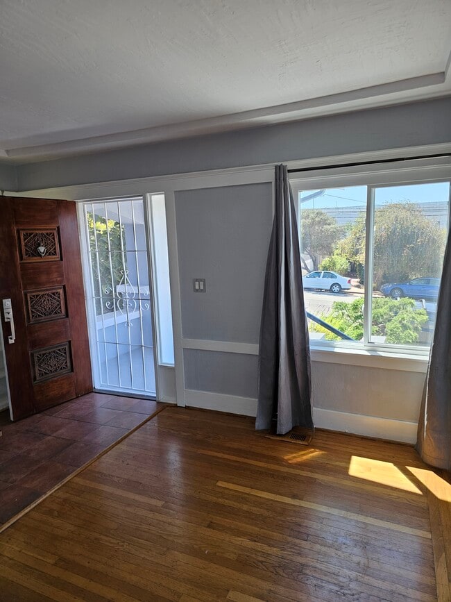 Photo - 1364 E 32nd St House