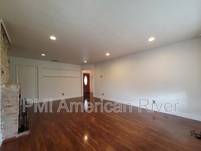Building Photo - 3224 Windsor Dr