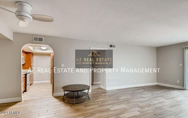 Foto del edificio - 3825 E Camelback Rd
