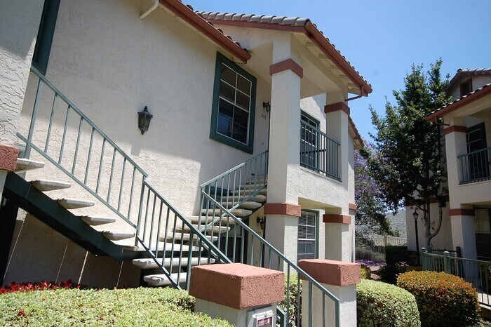 Building Photo - Sabre Springs Top Floor Condo