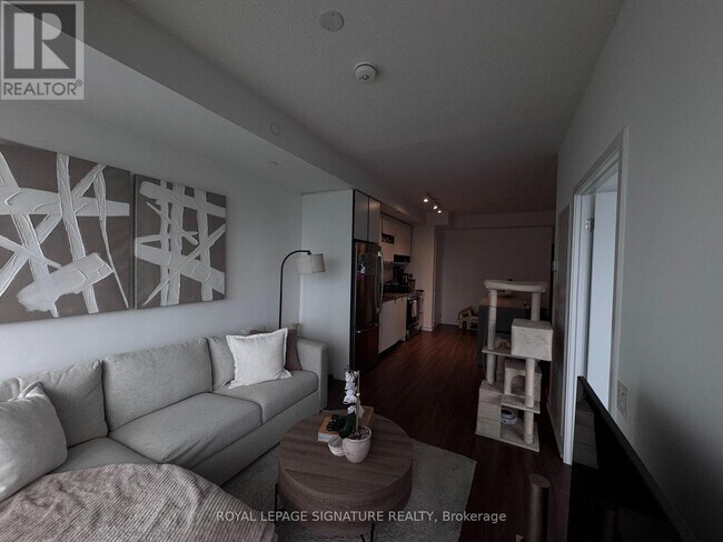 Photo du bâtiment - 4065 Confederation Pkwy