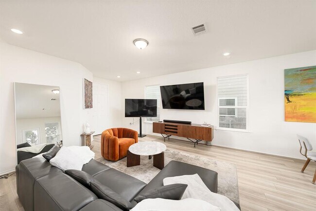 Foto del edificio - 7105 Gray Catbird Dr