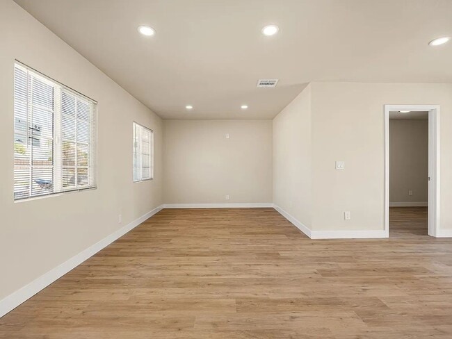 Foto del edificio - 2229 Gale Ave