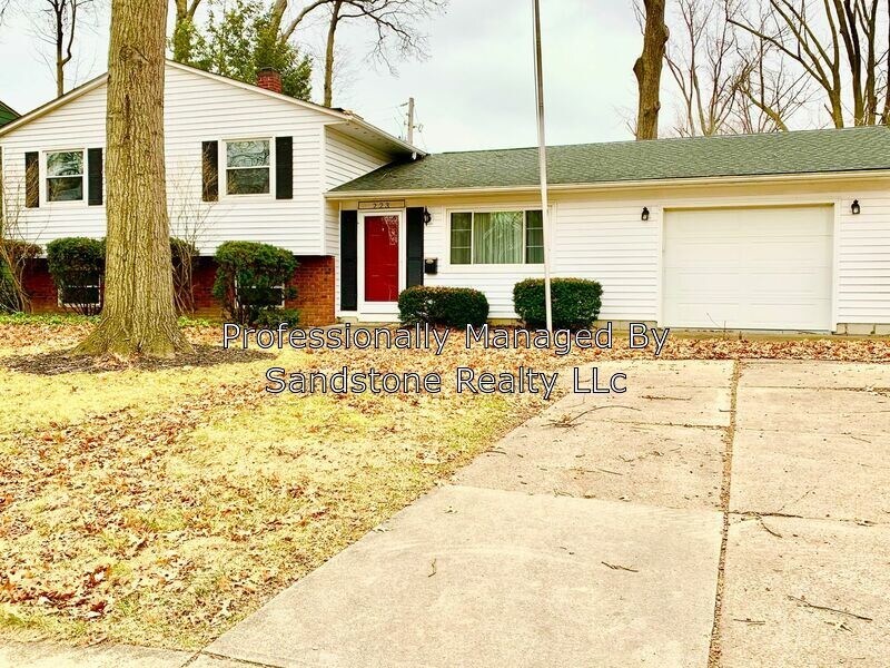 Building Photo - Spacious 4 Bedroom Home