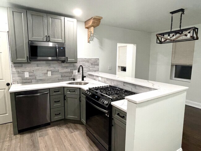 Foto del edificio - 2 bedroom 1 bath single-family home (avail...