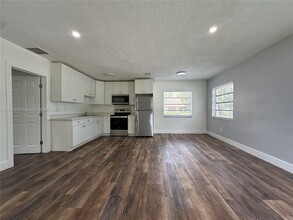 Building Photo - 3315 SW 15th Ave