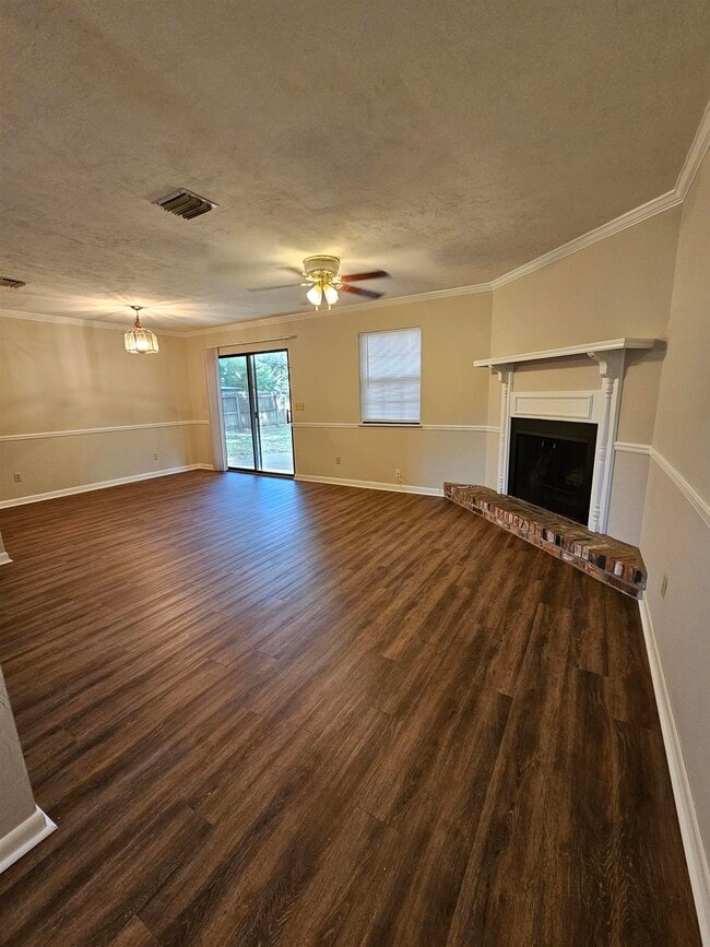 Building Photo - 2724 Whitney Dr N
