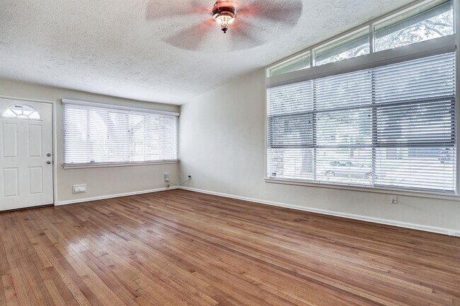Foto del edificio - 3925 Childress St