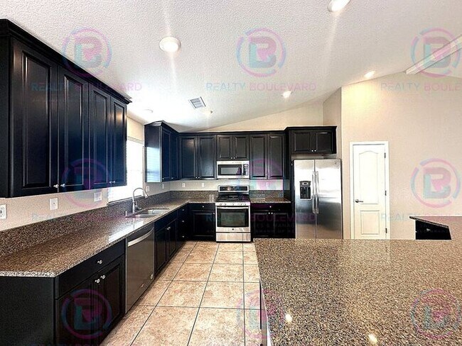 Foto del edificio - Welcome to your dream home in Spanish Springs, nestled off the serene Calle de la Plata. 2 Year l...