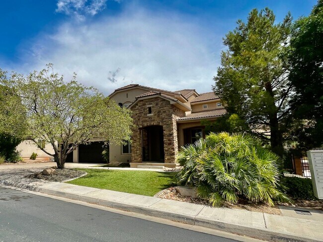 Foto del edificio - Beautiful Five Bedroom with Office in Dese...
