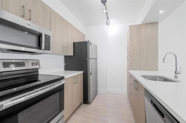 Foto del edificio - 1756 N Bayshore Dr