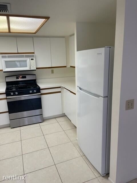 Building Photo - 2 br, 2 bath Condo - 200 E Racquet Club Rd...
