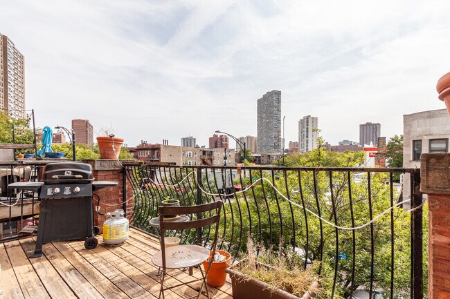 Foto del edificio - 902 W Belle Plaine Ave