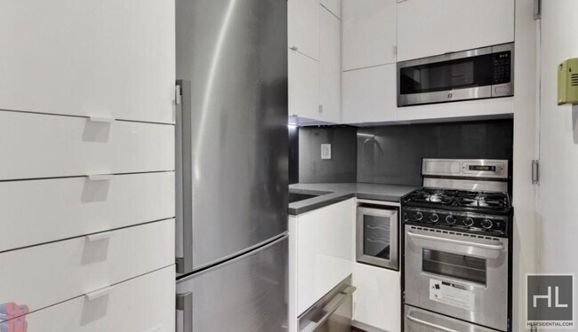Foto del edificio - BEAUTIFUL 1 BED WITH WASHER/DRYER IN PRIME...