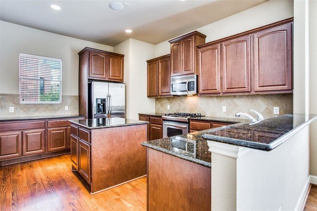 Building Photo - 2228 Marilla St