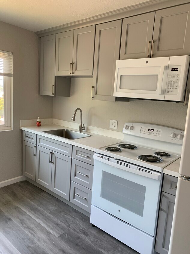 Foto principal - 6119 Montecito Blvd