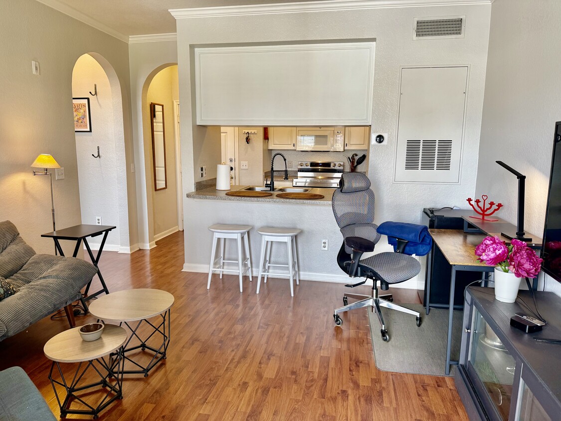 Foto principal - 860 N Orange Ave