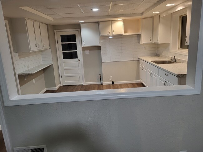 Building Photo - 6 Westmoreland St