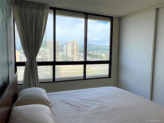 Building Photo - 2121 Ala Wai Blvd