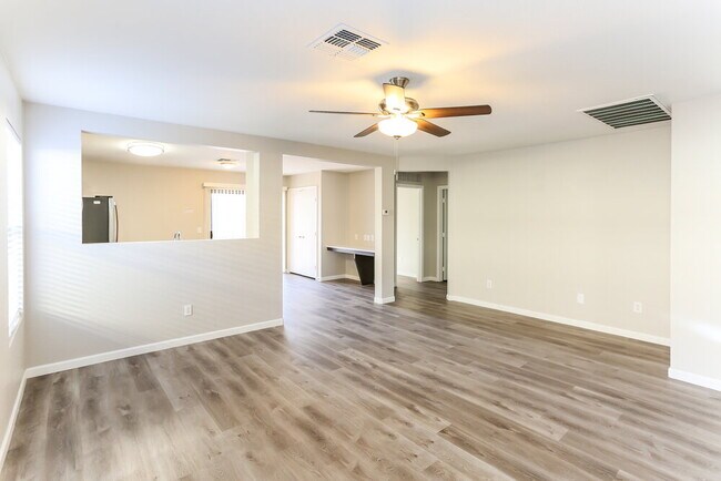 Foto del edificio - 2519 W Romley Rd