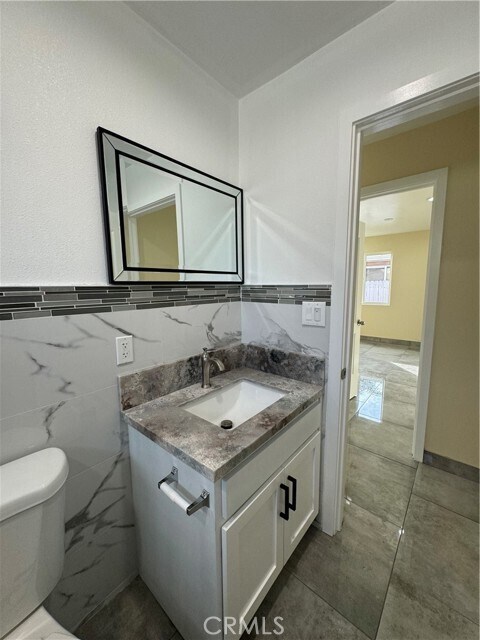 Building Photo - 3538 W 108th St