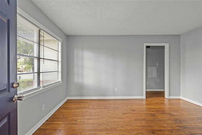 Building Photo - For Rent: Spacious 4-Bedroom Family Home