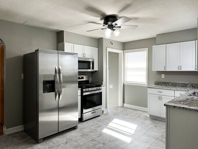 Kitchen - 5300 Maryman Rd