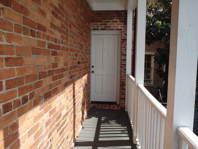 Foto del edificio - Two Bedroom Townhome Close to Forsyth Park