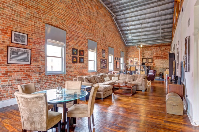 Foto del edificio - 246 N Court St