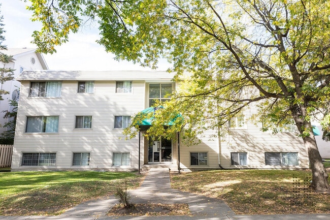 Building Photo - Berkley Manor Apartments