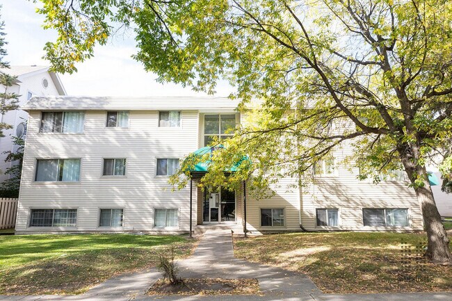 Photo du bâtiment - Berkley Manor Apartments