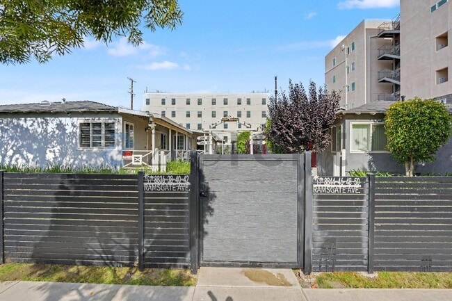 Building Photo - Unit
