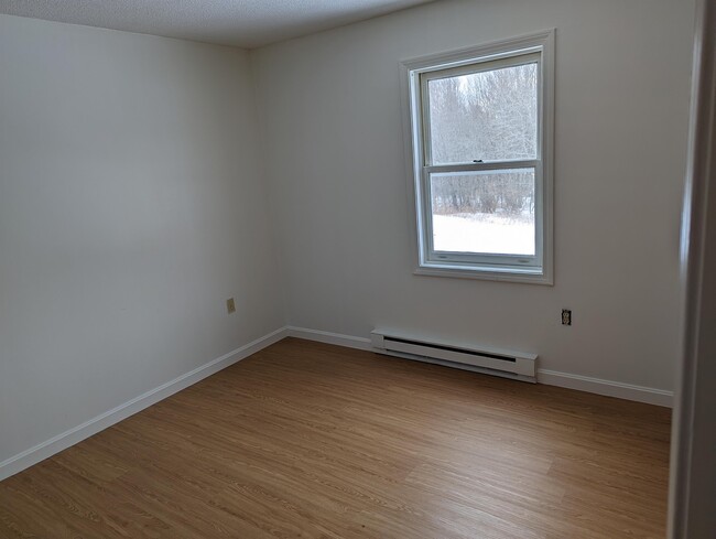 Building Photo - 942 Meadow Rd