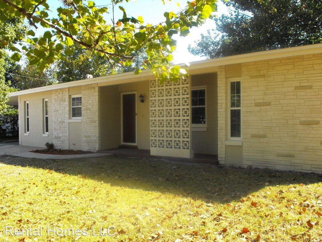 4 br, 1.5 bath House 809 Walnut Place House Rental in Altamonte
