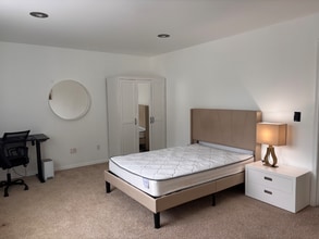 Building Photo - 27409 237th Pl SE