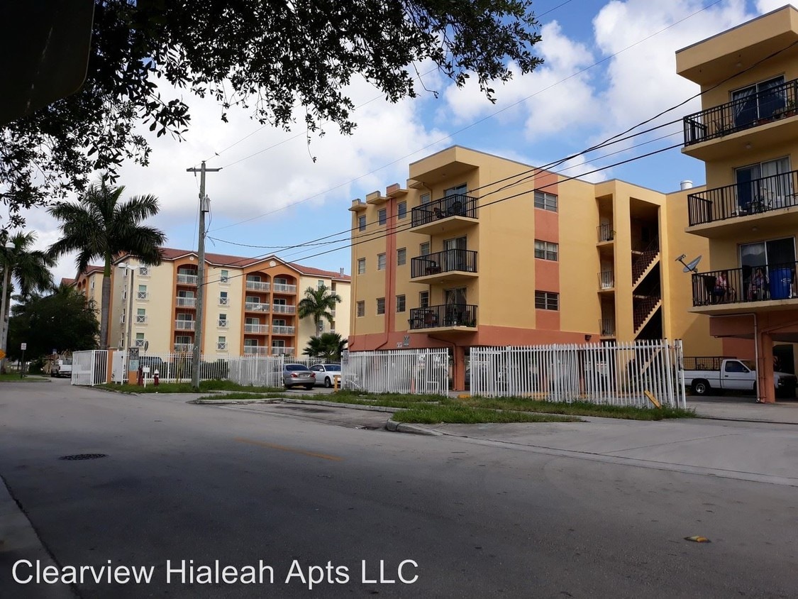 1305 W 26th Pl, Hialeah, FL 33010 Room for Rent in Hialeah, FL