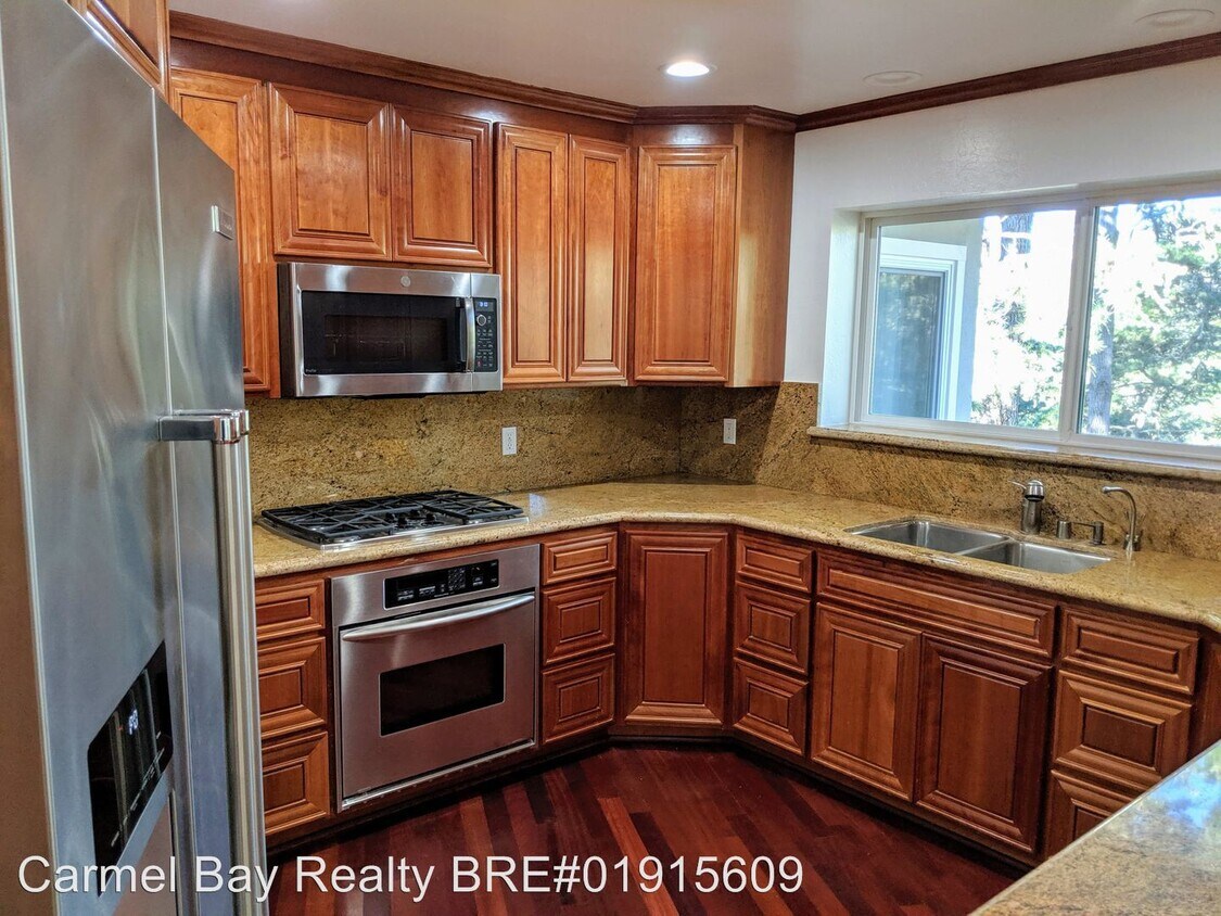 Primary Photo - 3 br, 2 bath House - 24900 Pine Hills Drive