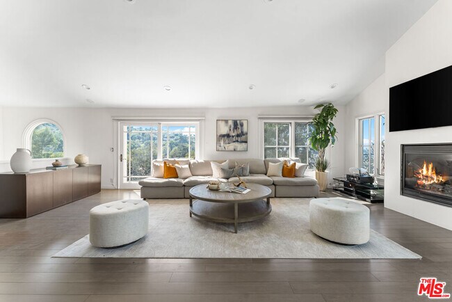 Foto del edificio - 3782 Berry Dr
