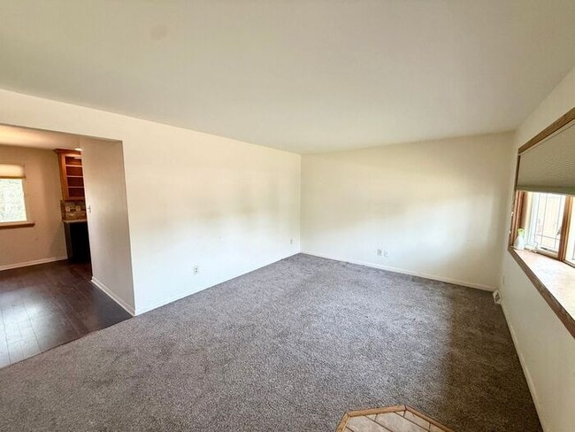 Building Photo - Conveniently Located 2 Bed, 2 Bath + 2 Bonus Rooms in Greeley